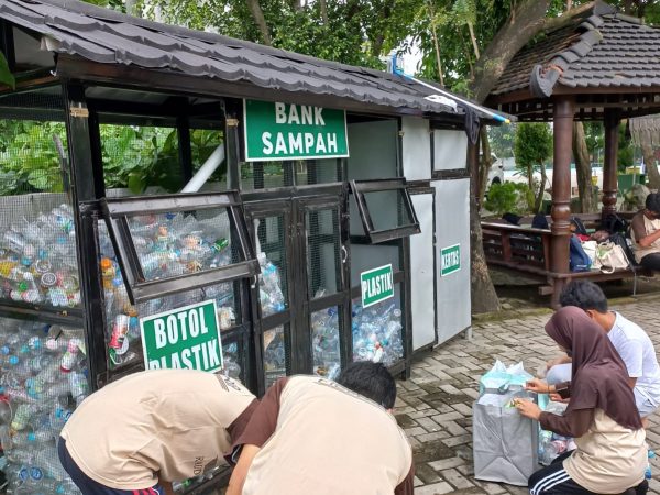 Gerakan Bank Sampah di SMAIT Raudhatul Jannah Cilegon